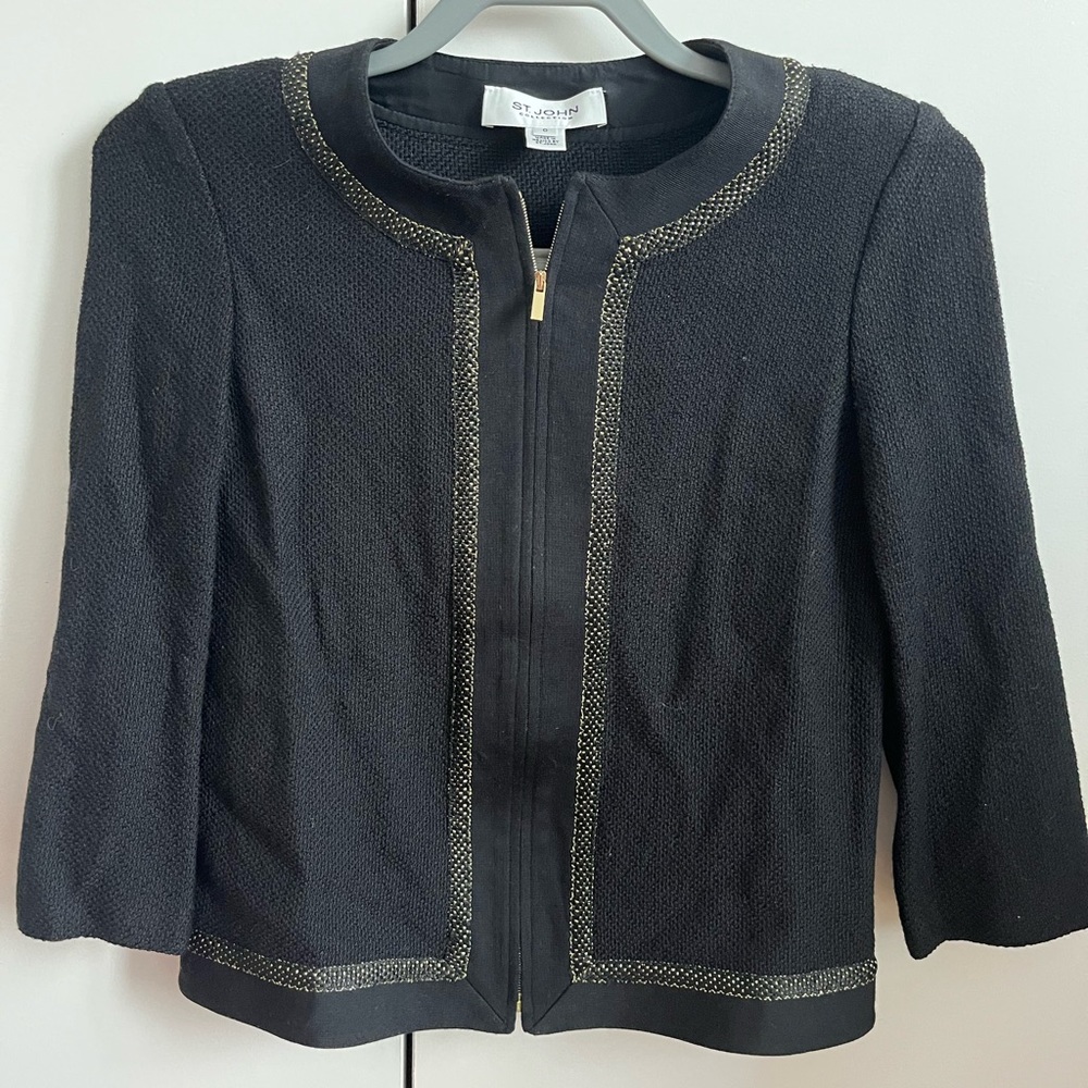 Stunning St. John 3/4 sleeve zip up jacket